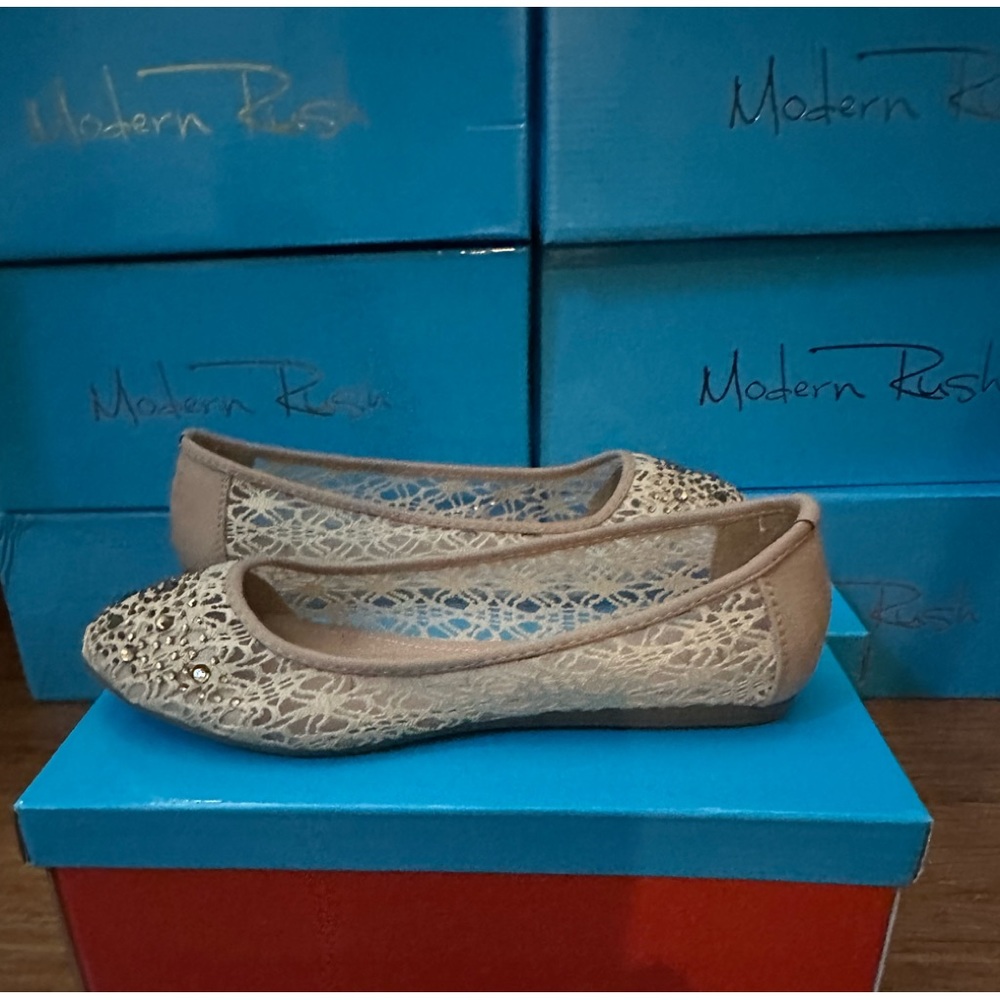 Modern Rush Womens Studded Flats in Beige New With Tags
